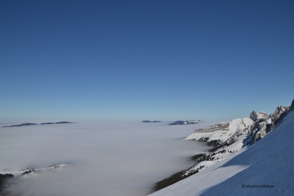 dans la pente d'approche, au-dessus de la mer de nuages