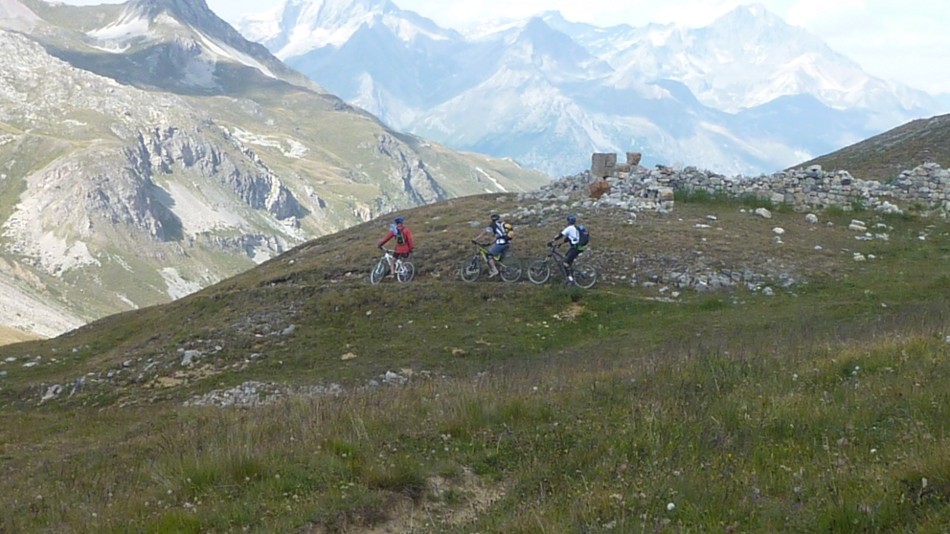 mais oui ! ils roulent... du col de la replanette... jusqu’au lavoir, fin du bal ! MERCI A TOUS !!! mais oui ! ils roulent... du col de la replanette... jusqu’au lavoir, fin du bal ! MERCI A TOUS !!!