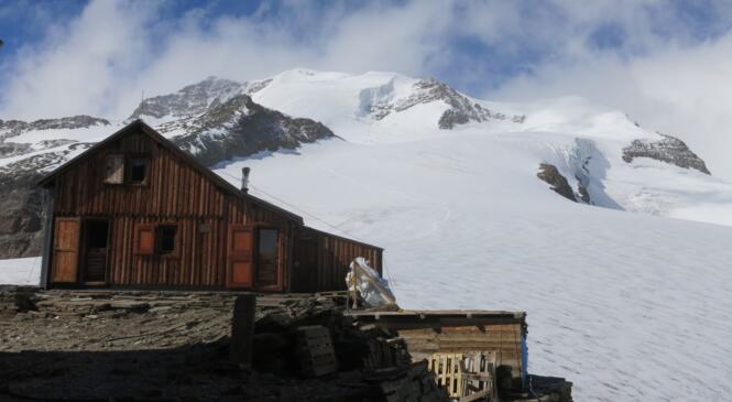 Retraite après 3 sommets au dessus de 4000 m sous la tempête image article