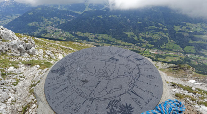 2 sommets et une traversée d'arête pour le même prix image article
