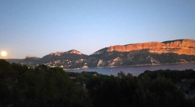 Encore quelques jours d'été indien dans les calanques image article