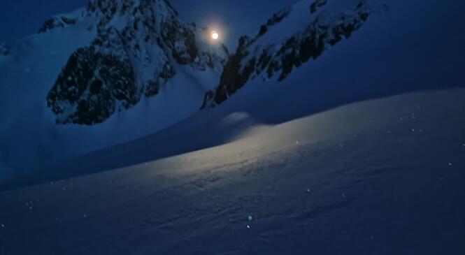 Nous avions rendez-vous sous la lune pour voir le soleil ! image article