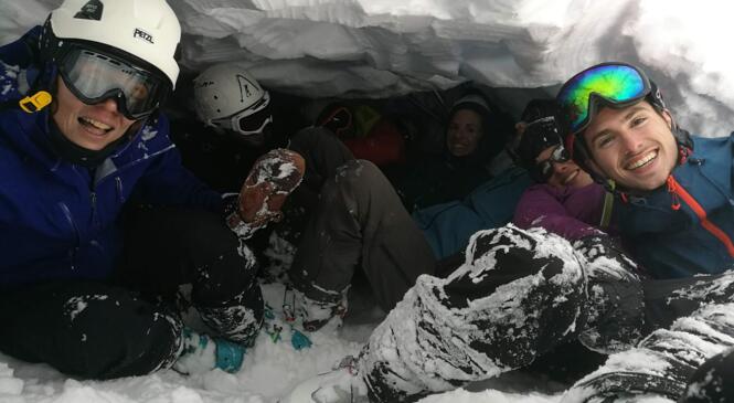 Perfectionnement en Sk'Igloo-alpinisme dans le massif de Belledonne. image article