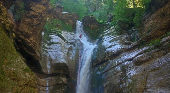 WE Groupe Perfectionnement canyon 2022 dans le Jura à Saint Claude : "entre pipes et diamants" image article